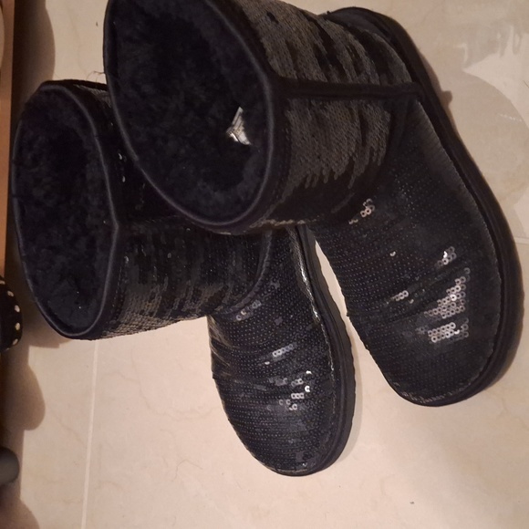 Boots - Picture 4 of 4